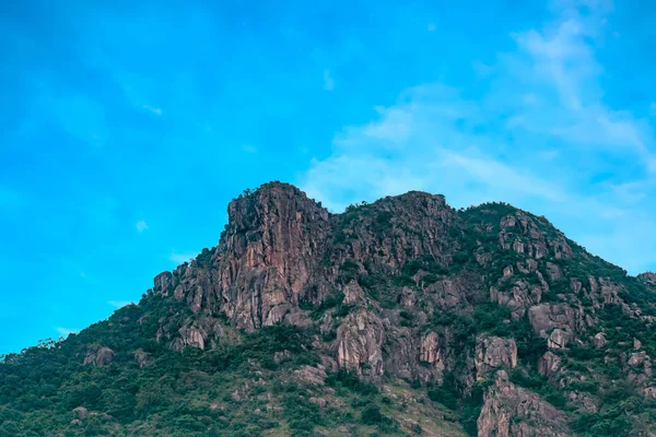 Lion Rock, Montaña Parece que el león se encuentra en Hong Kong, uno de los símbolos de Hong Kong Spirit — Foto de Stock