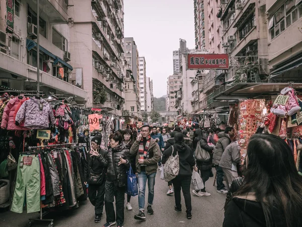 HONG KONG-FEB 7,2018: El mercado de las señoras y el mercado callejero de Fa Yuen es — Foto de Stock