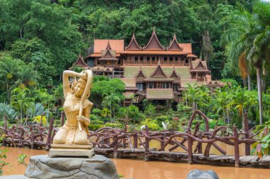 WAT Tham Khao Wong güzel eski ahşap tapınak ünlü tapınağı
