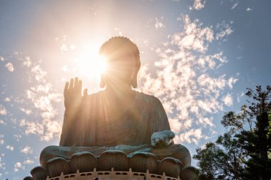 Dev Buda heykeli ya da devasa Tian Tan Buddha Hong Kong 'daki Po Lin Manastırı' nda 
