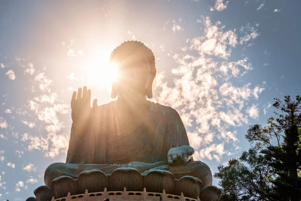 Гігантська статуя Будди або величезний Тянь Тан Будда в По Лін монастирі в Гонконзі. — стокове фото