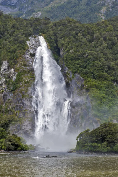 Lady Bowen Falls, Milford Sound, Nova Zelândia — Fotografia de Stock