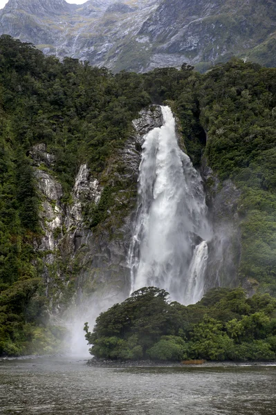 Lady Bowen Falls, Milford Sound, Nova Zelândia — Fotografia de Stock