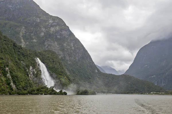 Lady Bowen Falls, Milford Sound, Neuseeland — Stockfoto