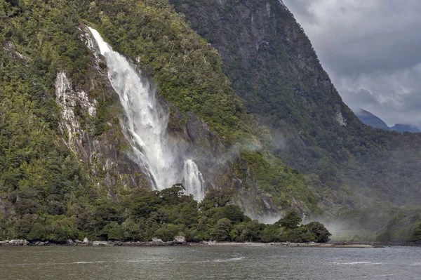 Lady Bowen Falls, Milford Sound, Nova Zelândia — Fotografia de Stock