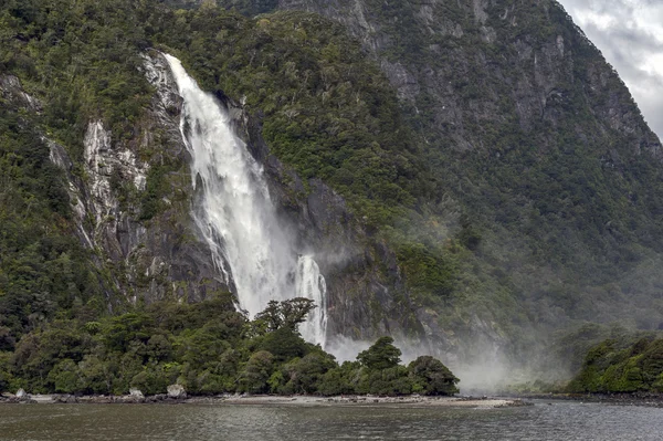 Lady Bowen Falls, Milford Sound, Nova Zelândia — Fotografia de Stock