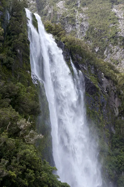 Stirling Falls, Milford Sound, Fiordland, Sydön i Nya Zeeland — Stockfoto