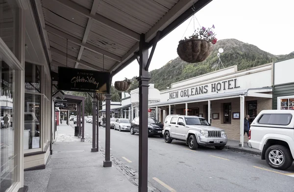 Arrowtown, Új-Zéland - 2016. február: a régi klasszikus épületekbe és a boltokba Buckingham utcában található a történelmi város Arrowtown — Stock Fotó