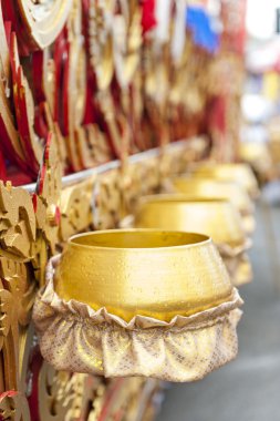 Suratthani, Tayland - 20 Ekim 2016: Süslü taşıyıcıları için yıllık Chak Phra Budist Lent üç aylık dönem sonunda düzenlenen Festival, Buda görüntülerin.