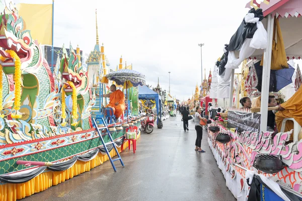 Suratthani, Tailandia - 20 de octubre de 2016: Portadores adornados de imágenes de Buda para el Festival anual de Chak Phra, que se celebra después del final del período de tres meses de Cuaresma Budista . —  Fotos de Stock