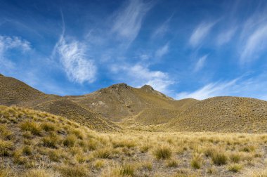 Lindis pass devlet karayolu 8 (Tarras - Omarama - Lindis Pass Road), doğal uyanık Lindis vadileri ve Ahuriri nehirler, south Island Yeni Zelanda arasında yatıyor.