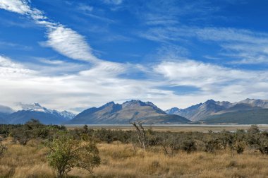 Aoraki / Mount Cook, Yeni Zelanda ve Tasman Glentanner Park Merkezi görülen nehir en yüksek dağı