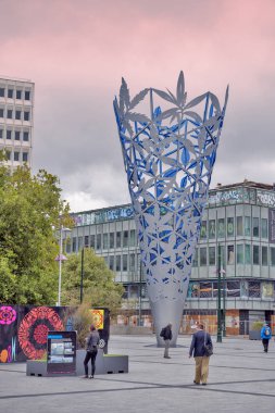 Christchurch'ın katedral Meydanı, yeni binyıl ve Christchurch ve Canterbury kuruluşunun 150 yıldönümünü kutlamak için Avustralya, Chalice heykeli bulunan
