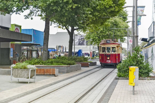 Christchurch, Nuova Zelanda - 14 febbraio 2016: Tram in stile vintage sul tram Christchurch al Re: Start Mall offre un tour unico della città con il classico mezzo di trasporto in Nuova Zelanda — Foto Stock