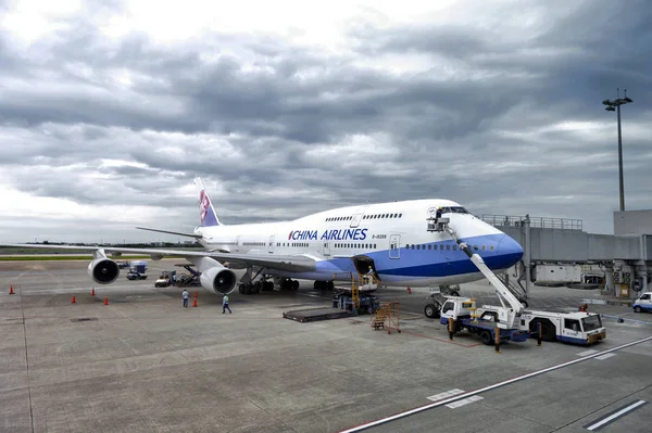 Taipei, Çin Cumhuriyeti (Tayvan) - Mart 2016: uçak Zemin işleme bir Çin Havayolları Boeing 747-400 Tayvan Taoyuan Uluslararası Havaalanı'nda