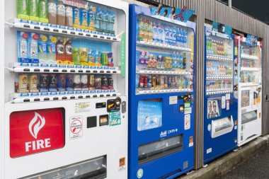 Kyoto, Japonya - Mart 2016: İçecek otomatları Japonya'da