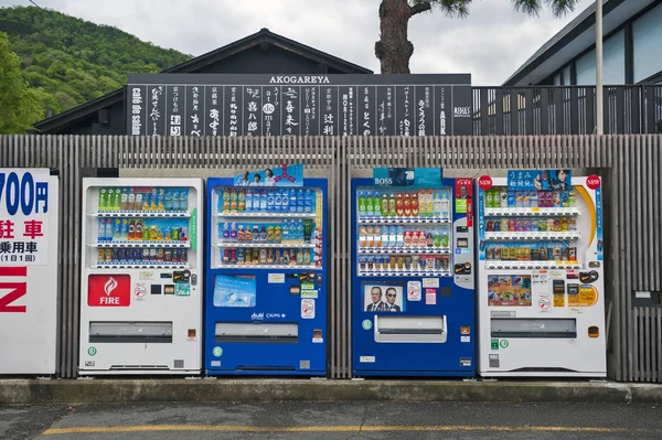 Kyoto, Japonya - Mart 2016: İçecek otomatları Japonya'da