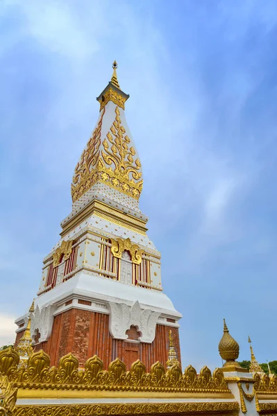Templom, Phra hogy Phanom Stupa Buddha mell csont tartalmazó, egyik legfontosabb buddhista Theravada a régióban található Nakhon Phanom tartomány, Északkelet-Thaiföld — Stock Fotó