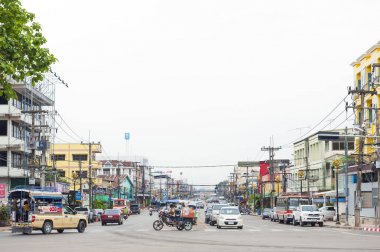 Nakhon Phanom, Tayland - Mayıs 2017: Begin Otoban yol no.22 veya Nittayo yoldan şehir Nakhon Phanom nehir Mekong Udon Thani Eyaleti, kuzeydoğu Tayland