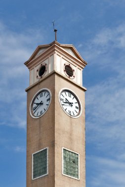 Vietnam Anıtı Saat Kulesi, Nakhon Phanom Eyaleti, Tayland, Vietnam insanlar tarafından 1960 yılında inşa tarihi dönüm noktası