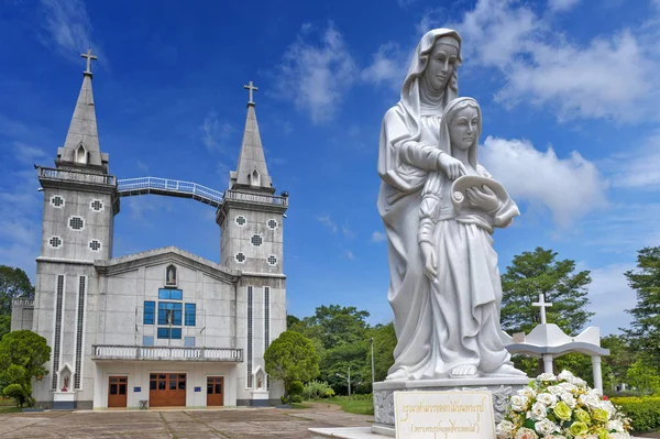 Nakhon Phanom, Tailândia - Maio de 2017: Santa Anna Nong Saeng Igreja Católica, marco religioso de Nakhon Phanom construído em 1926 por padres católicos — Fotografia de Stock