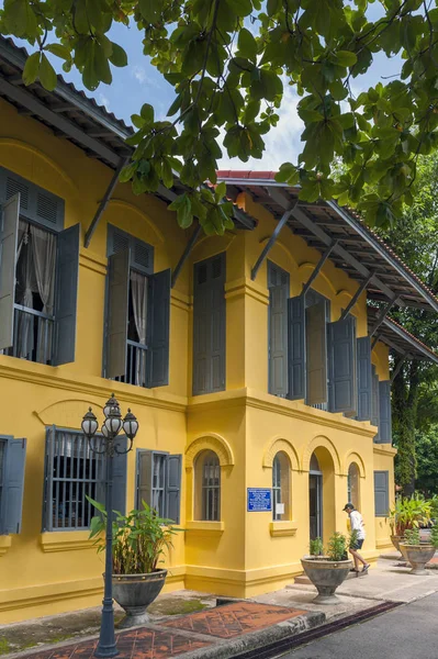 Nakhon Phanom, Tayland - Mayıs 2017: Eski Vali Konağının eski klasik sömürge tarzı bina şimdi Vali Evi Müzesi, Nakhon Phanom ilinin tarihi turistik servis