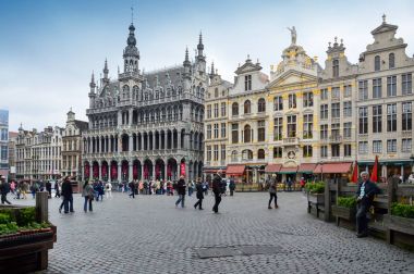 Brussels, Belçika - Nisan 2015: Grand Place, Merkezi Meydanı şehir zengin klasik bina ve yapıların çevrili Brüksel Belçika en unutulmaz landmark bulunan
