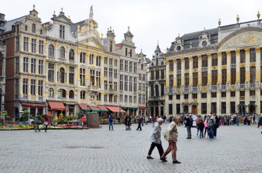 Brussels, Belçika - Nisan 2015: Grand Place, Merkezi Meydanı şehir zengin klasik bina ve yapıların çevrili Brüksel Belçika en unutulmaz landmark bulunan