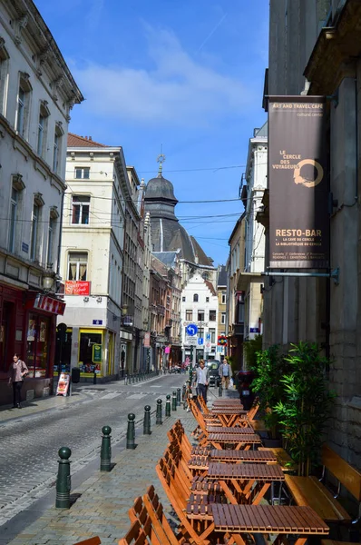 Bruxelles, Belgique - Avril 2015 : vieux bâtiments résidentiels et commerciaux de style européen préservés dans les rues de Bruxelles-Ville, Belgique — Photo