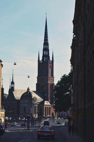 Stockholm, Svédország - 2014. július: Riddarholmskyrkan, a Gamla Stan a Riddarholmen szigeten a svéd királyok temetkezési temploma — Stock Fotó