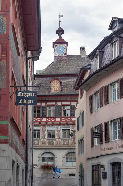 Stein Am Rhein, Suiza - Octubre 2019: Preservados edificios históricos en Rathausplatz, una plaza de la ciudad en la antigua ciudad pequeña de Stein Am Rhein, Suiza —  Fotos de Stock