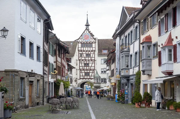 Stein Am Rhein, Švýcarsko - říjen 2019: Zachované historické budovy na Rathausplatz, náměstí ve starém městečku Stein Am Rhein, Švýcarsko — Stock fotografie