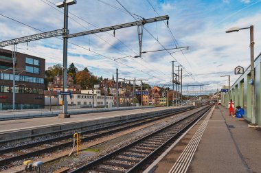 Schaffhausen, İsviçre - Ekim 2019: Schaffhausen, İsviçre Federal Demiryolları (SBB CFF FFS) ve Deutsche Bahn (DB)