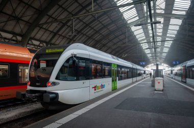 St. Gallen, İsviçre - Ekim 2019: İsviçre Federal Demiryolları (SBB CFF FFS) tarafından işletilen St. Gallen S-Bahn ve Appenzell Demiryolları 'nın merkez istasyonu (AB).