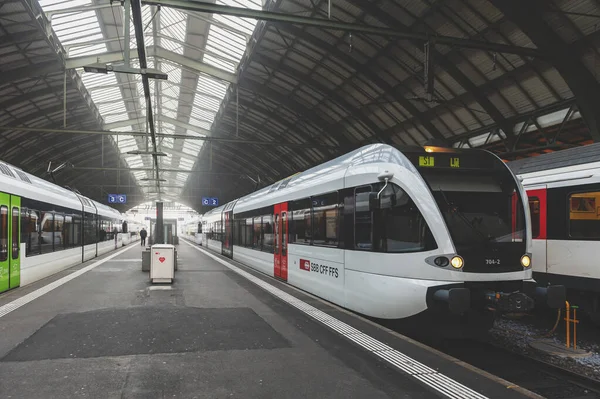 St. Gallen, İsviçre - Ekim 2019: İsviçre Federal Demiryolları (SBB CFF FFS) tarafından işletilen St. Gallen S-Bahn ve Appenzell Demiryolları 'nın merkez istasyonu (AB).