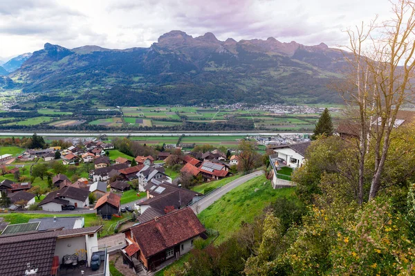 Szenische Luftaufnahme Von Hangdörfern Triesenberg Und Dem Rhein Natürliche Grenze — Stockfoto