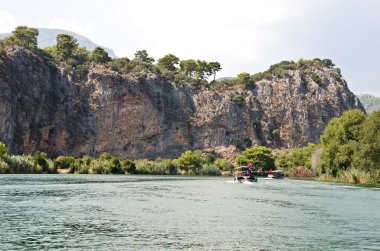 Dalyan nehirde tekneler