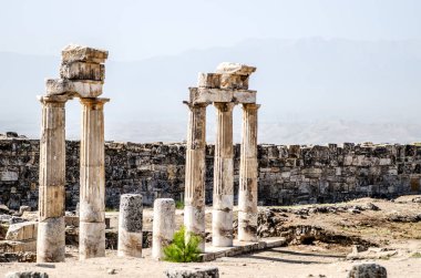 Hierapolis antik şehir Pamukkale, Türkiye'de yer alan sütun antik kalıntılar.