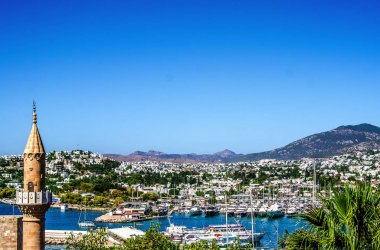 Bay Bodrum ve St. Peter Kalesi Camii görünümünü. Muğla. Türkiye