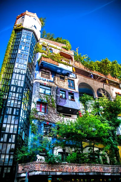 Beautiful Colorful House Shrouded Greenery Center Vienna Austria Royaltyfria Stockbilder