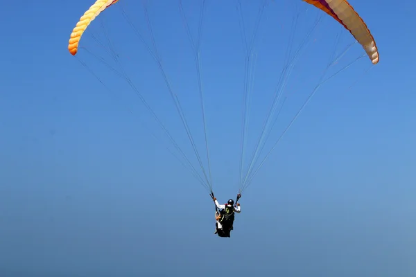 Fliegen auf dem Flügel — Stockfoto