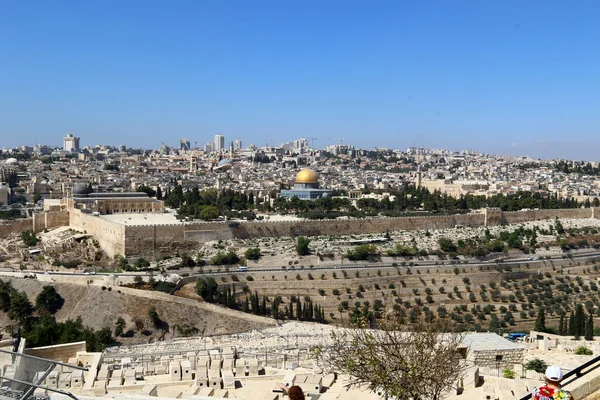 Caminhar através de Jerusalém antiga — Fotografia de Stock