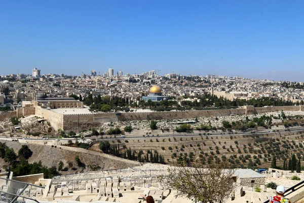 Gå gjennom det gamle Jerusalem – stockfoto