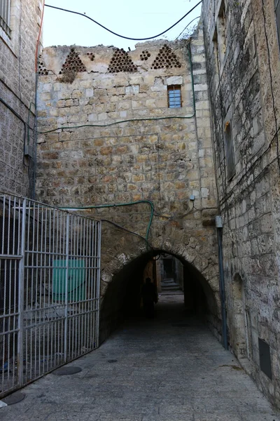 Caminar por la antigua Jerusalén — Foto de Stock