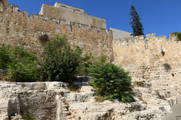 Caminar por la antigua Jerusalén — Foto de Stock