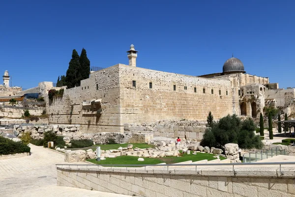 Caminar por la antigua Jerusalén — Foto de Stock