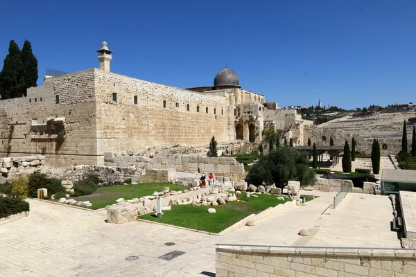 Gå igenom gamla Jerusalem — Stockfoto