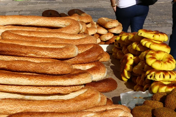 Pan se vende en la calle —  Fotos de Stock