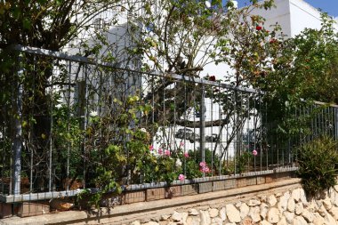 her zaman Sınırdaki telleri 