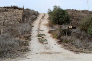 mesafe içine yol açar 